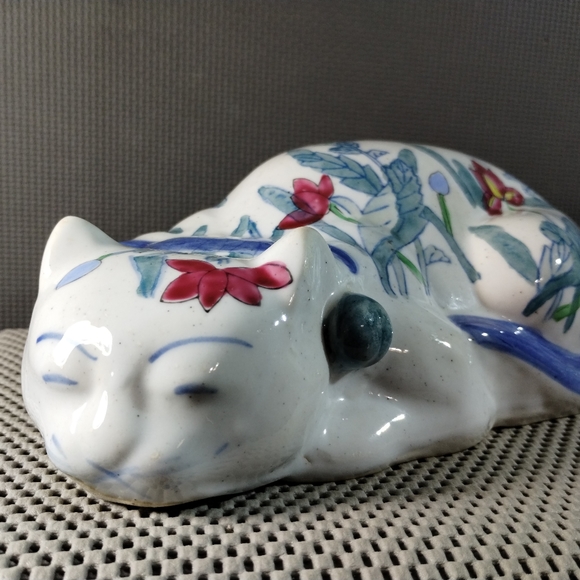 Vintage Chinese Hand Painted Porcelain Floral Sleeping Cat - Picture 3 of 11